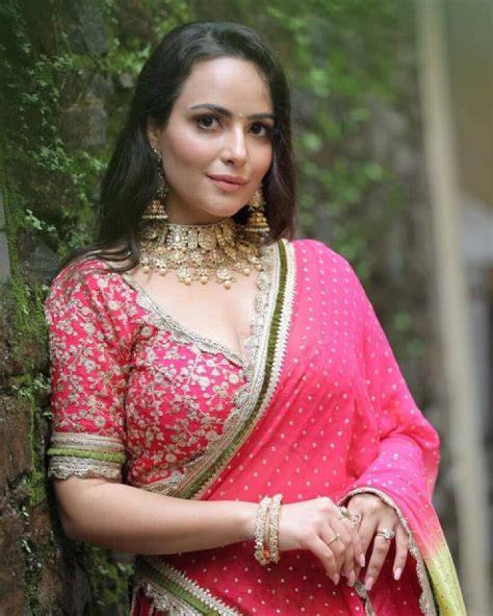 Aanchal Munjal (movieactress) Wiki,Age,Birthday,Biography,Height,Net Worth ..