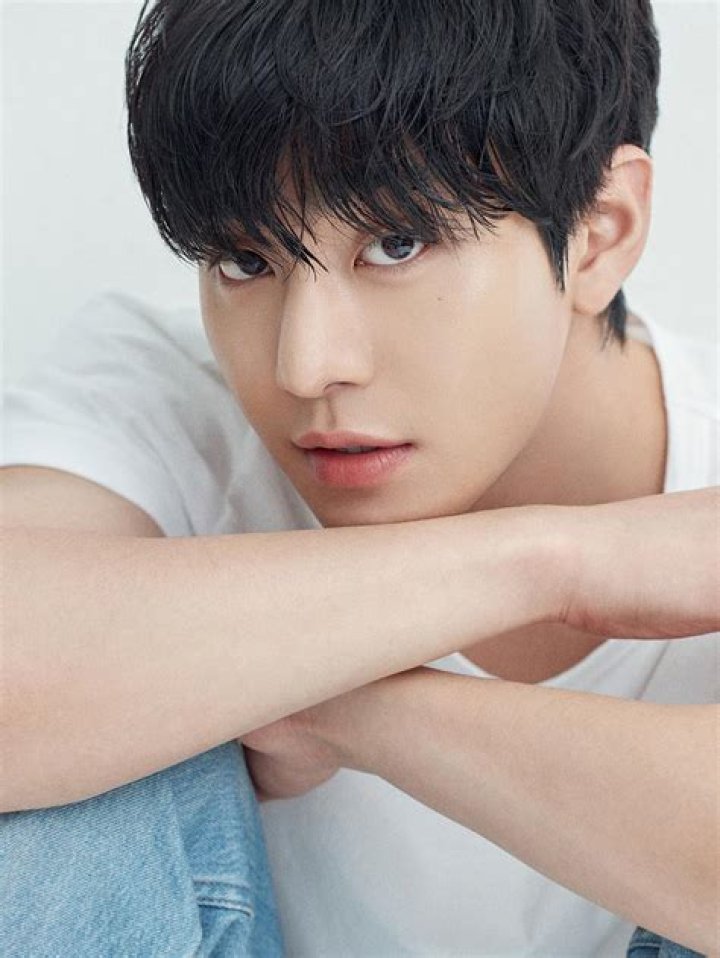 Ahn Hyo-seop - Bio, Age, height, weight, Wiki, Facts and Family