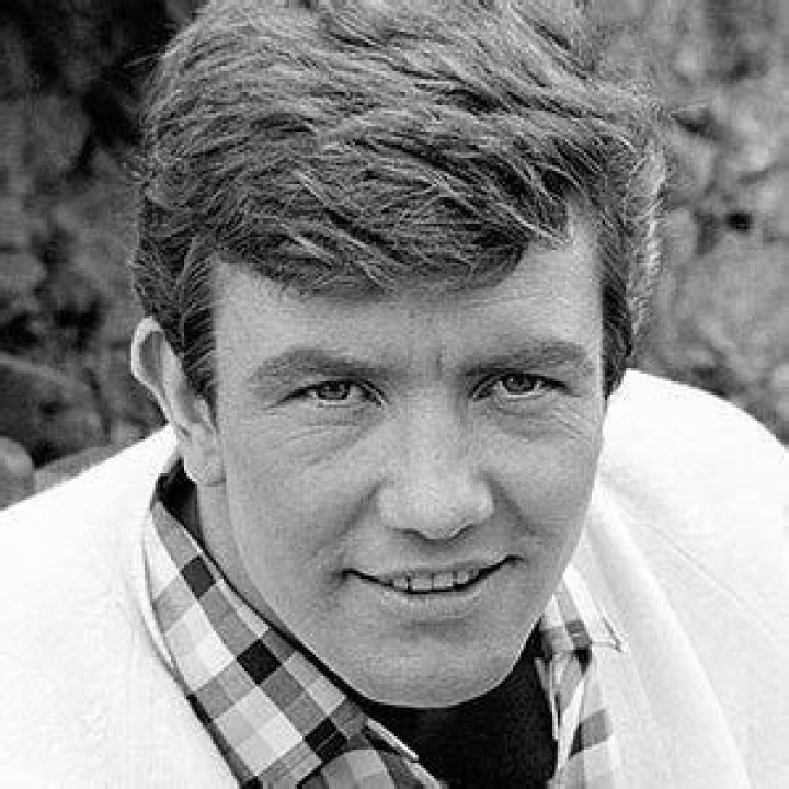 Albert Finney - Bio, Age, net worth, height, Wiki, Facts and Family