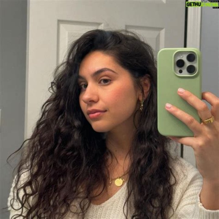 Alessia Cara - Bio, Age, Wiki, Facts and Family
