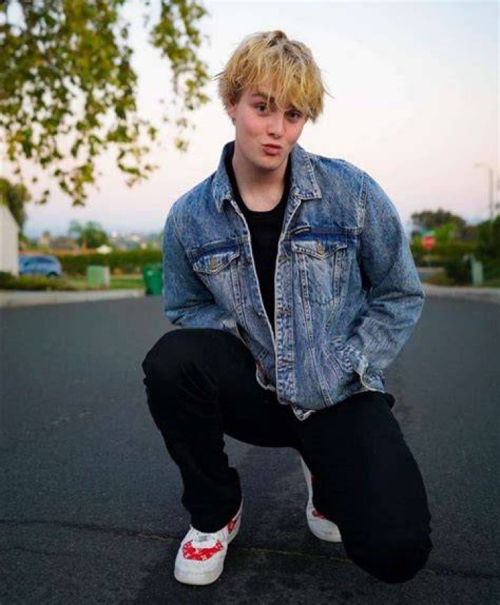 Alex Warren - Bio, Age, height, weight, Wiki, Facts and Family