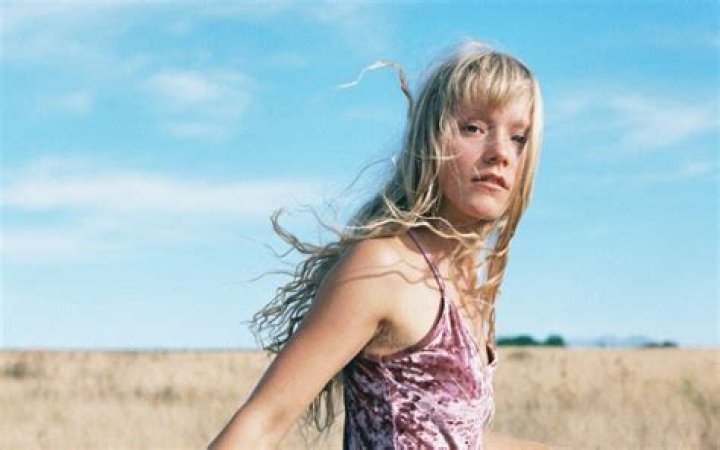 Alice Phoebe Lou (popsinger) Wiki,Age,Birthday,Biography,Height,Net Worth ..