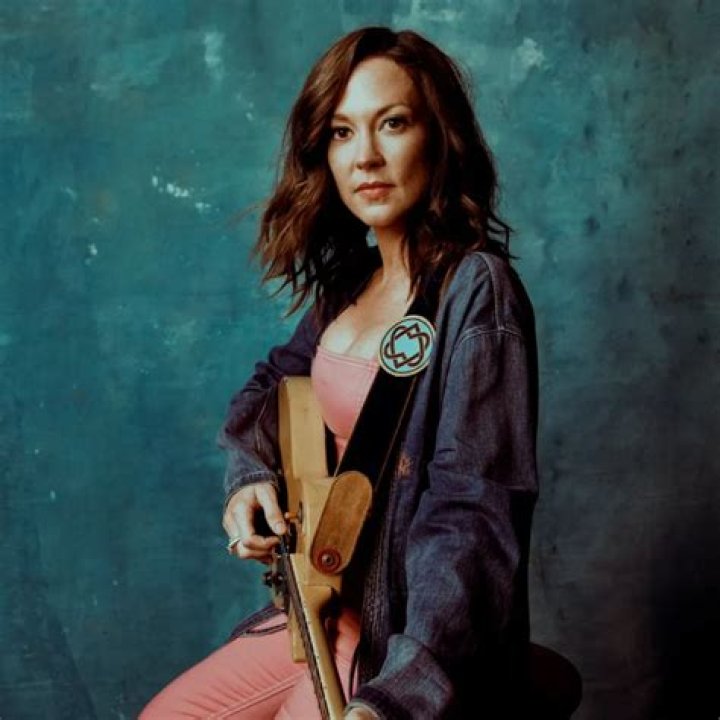 Amanda Shires (countrysinger) Wiki,Age,Birthday,Biography,Height,Net Worth ..
