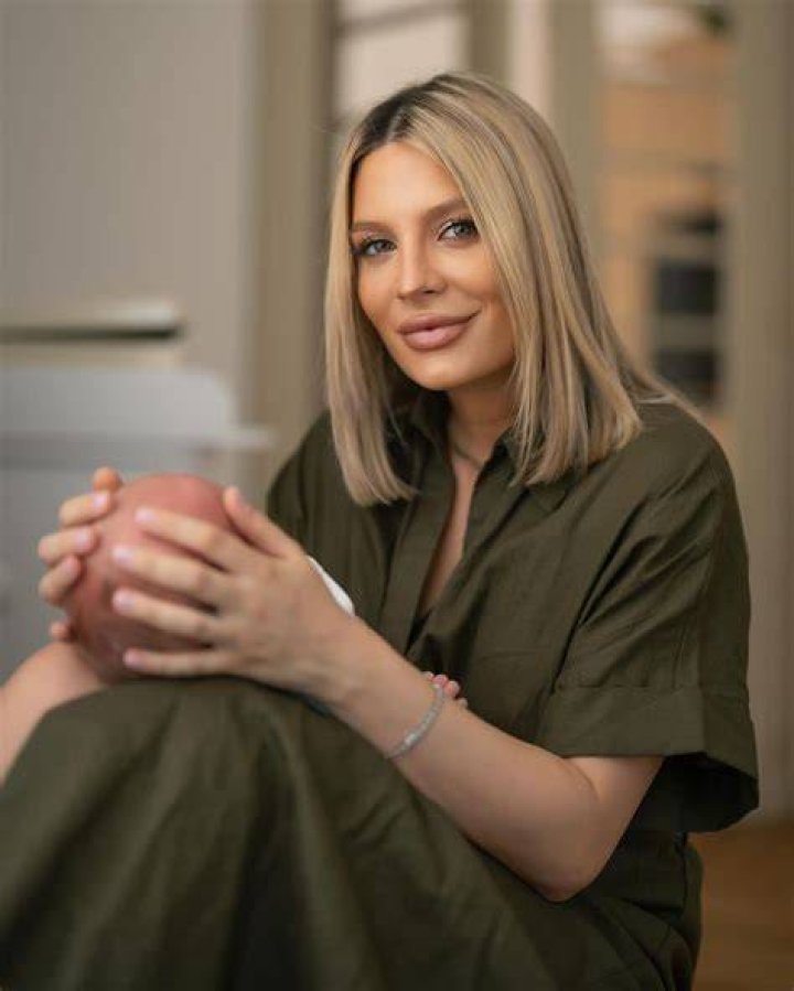 Ana Baniciu (popsinger) Wiki,Age,Birthday,Biography,Height,Net Worth ..