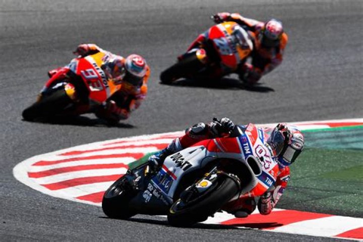 Andrea Dovizioso (motorcycleracer) Wiki,Age,Birthday,Biography,Height,Net Worth ..