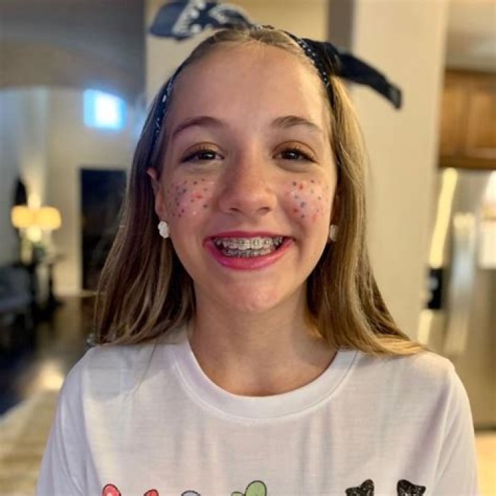 Annelise CraftyGirls - Bio, Age, Wiki, Facts and Family