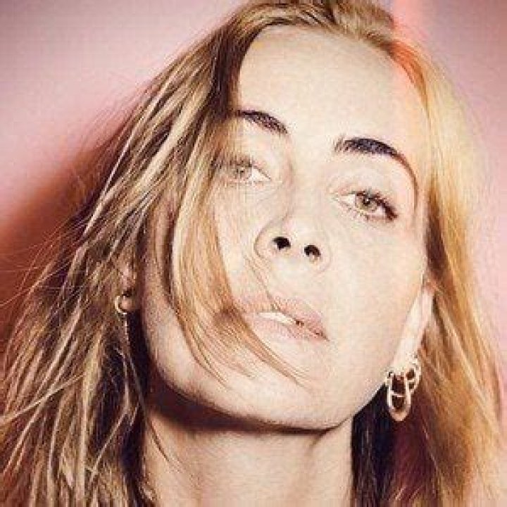 Anouk Teeuwe (popsinger) Wiki,Age,Birthday,Biography,Height,Net Worth ..