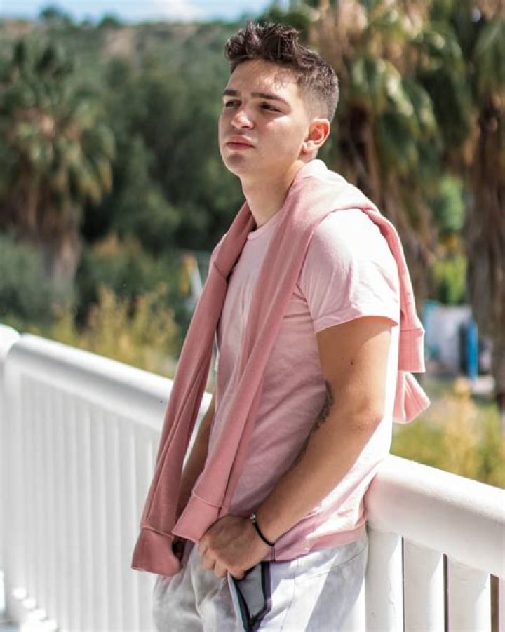 Arath Carselle (instagramstar) Wiki,Age,Birthday,Biography,Height,Net Worth ..