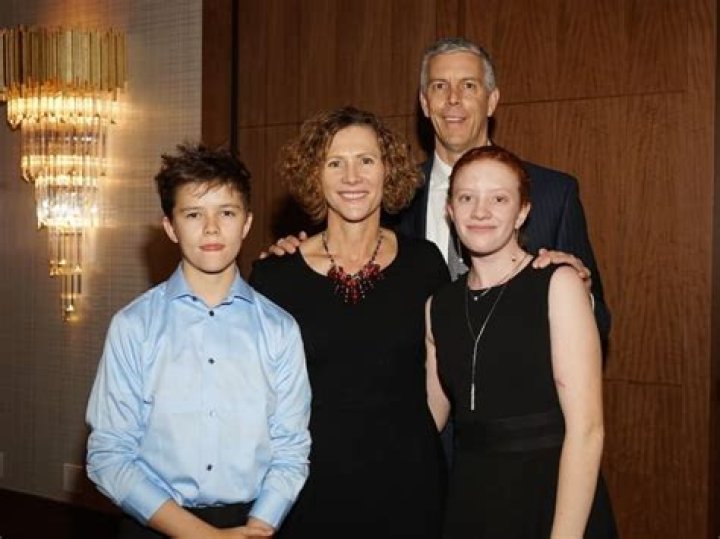 Arne Duncan - Bio, Age, height, Wiki, Facts and Family