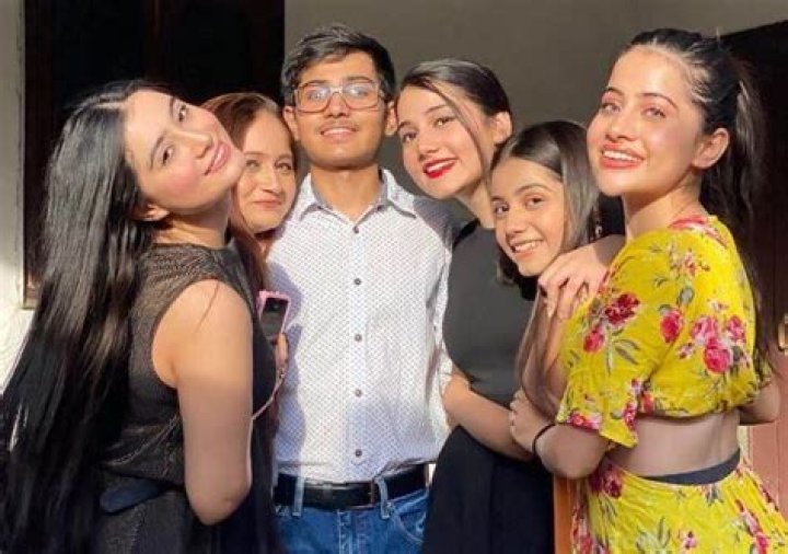 Asfi Javed - Bio, Age, Wiki, Facts and Family