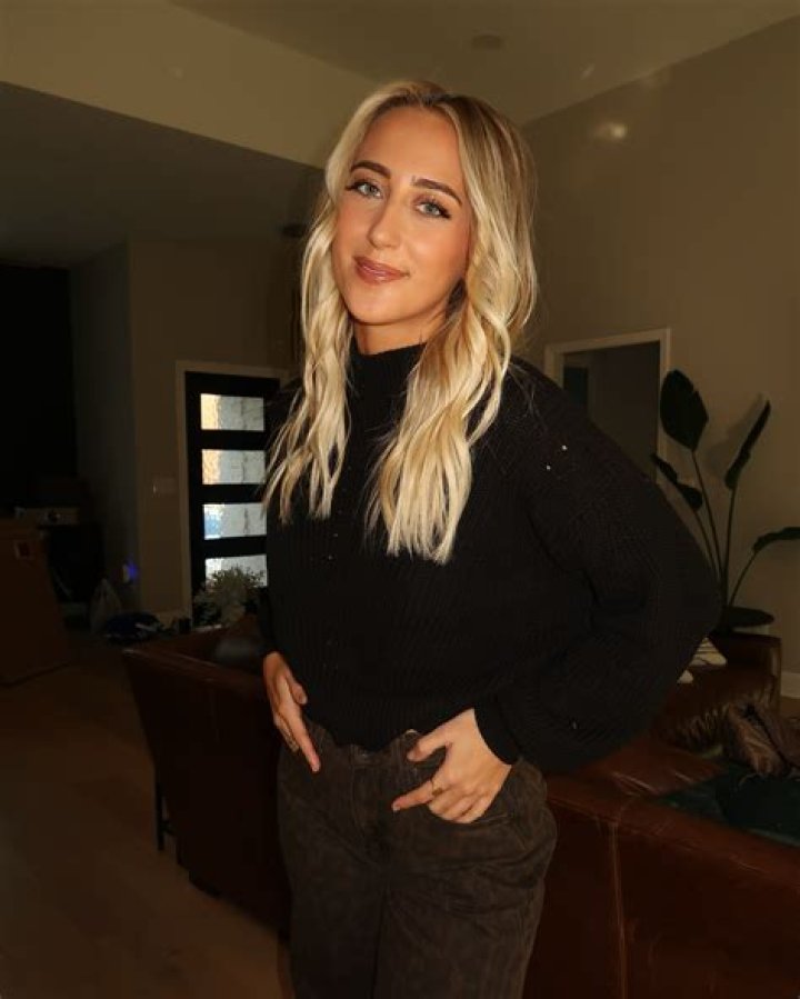 Ashley Cooke - Bio, Age, Wiki, Facts and Family