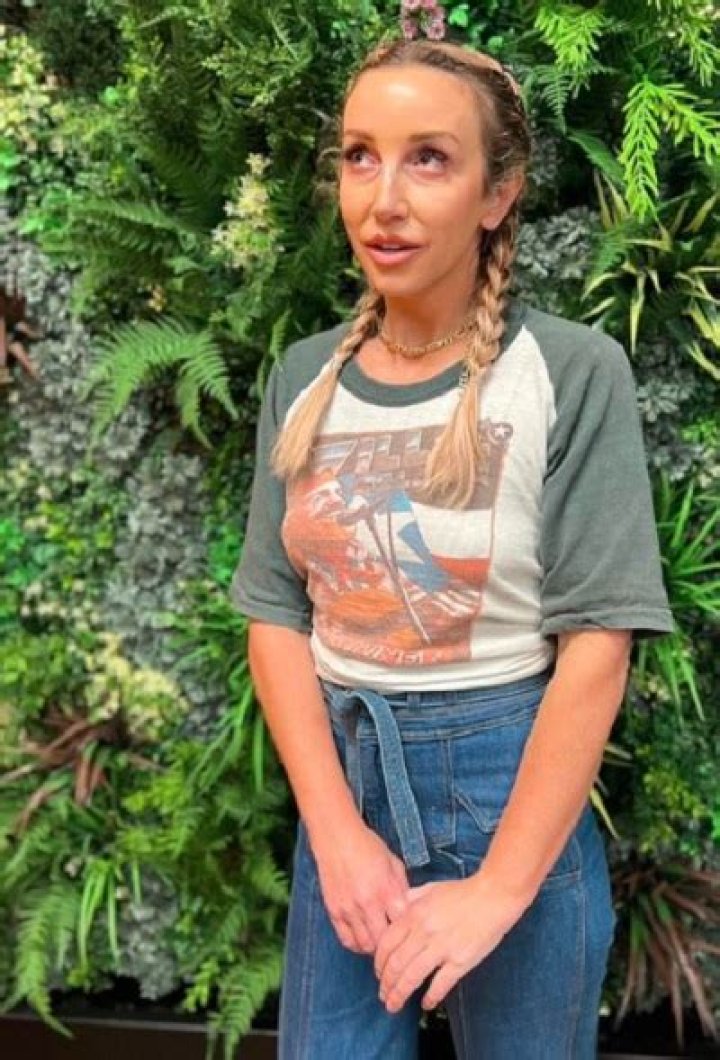 Ashley Monroe - Bio, Age, Wiki, Facts and Family