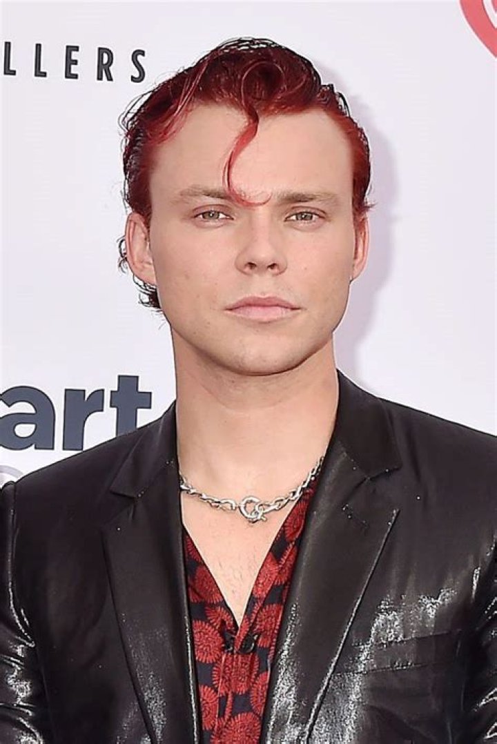 Ashton Irwin - Bio, Age, net worth, siblings, height, Wiki, Facts and Family