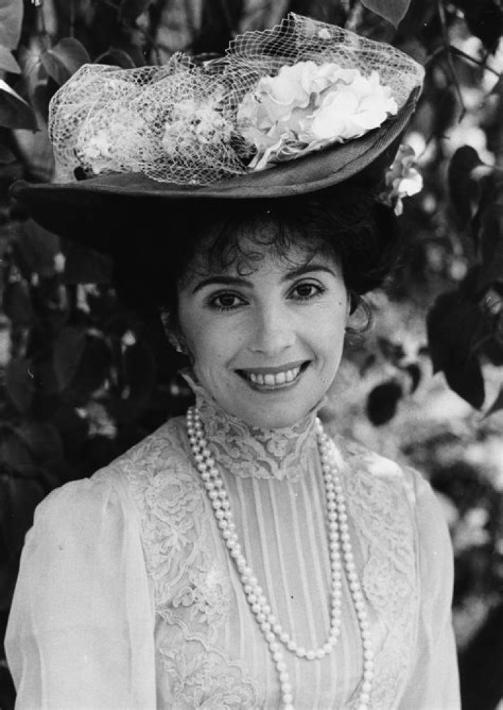 Barbara Parkins - Bio, Age, Wiki, Facts and Family