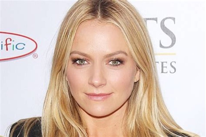 Becki Newton - Bio, Age, Wiki, Facts and Family
