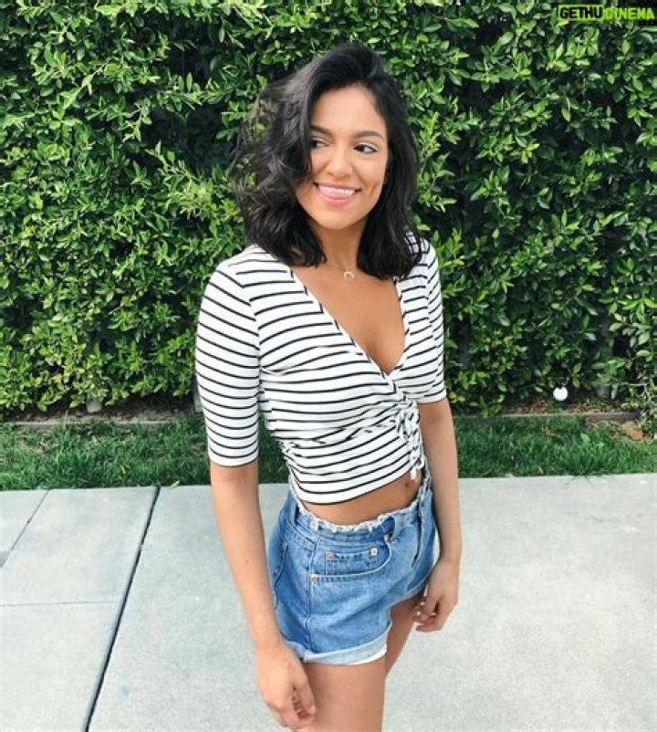 Bethany Mota - Bio, Age, Wiki, Facts and Family