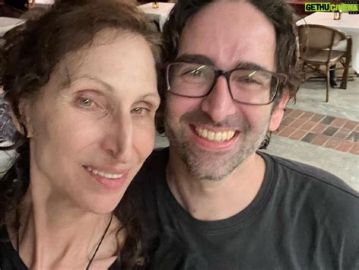 Bonnie Aarons - Bio, Age, Wiki, Facts and Family