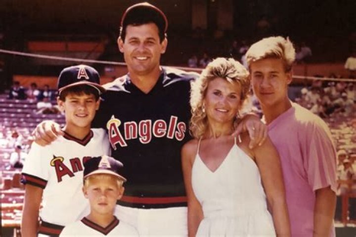 Bret Boone - Bio, Age, net worth, siblings, Wiki, Facts and Family