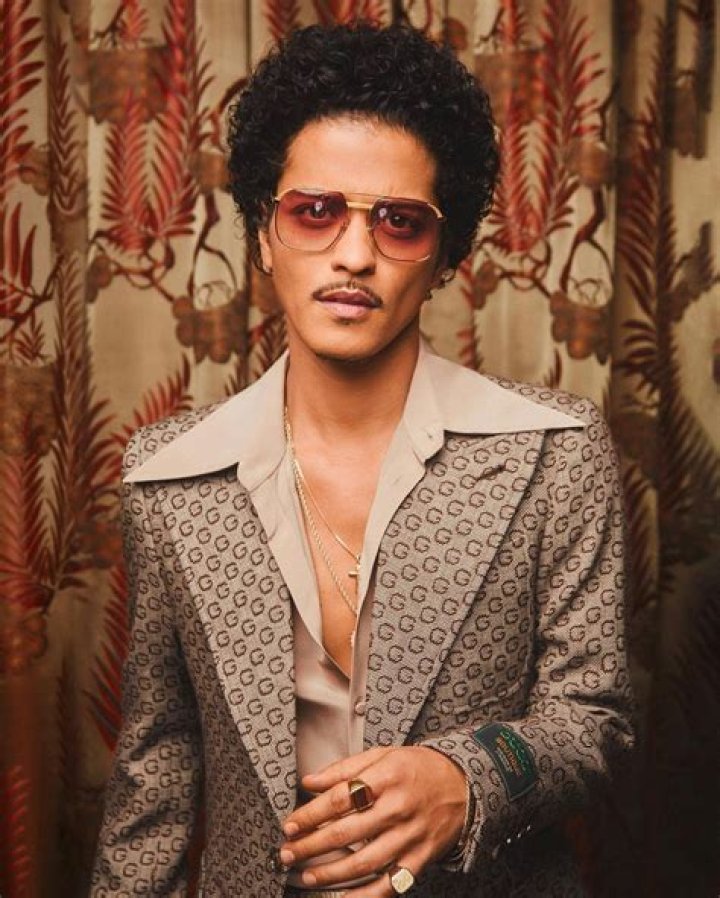 Bruno Mars - Bio, Age, net worth, height, Wiki, Facts and Family