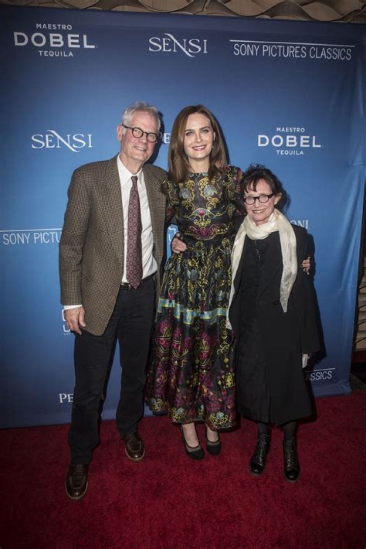 Caleb Deschanel - Bio, Age, net worth, Wiki, Facts and Family