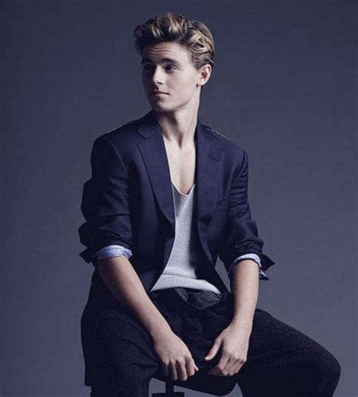 Callan McAuliffe - Bio, Age, weight, height, Wiki, Facts and Family