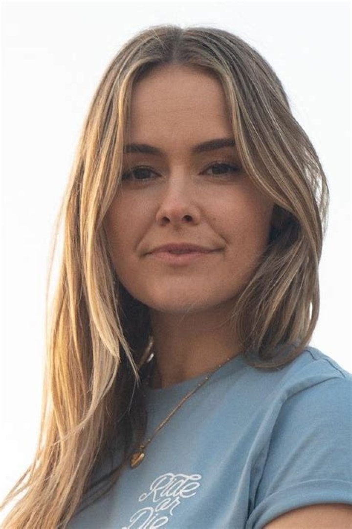 Cassi Thomson - Bio, Age, Wiki, Facts and Family