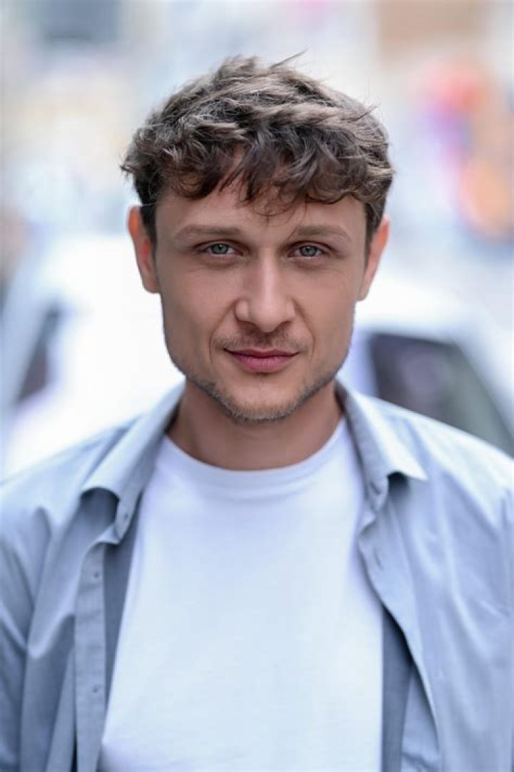 Cezar Grumazescu: TV Actor Detailed Bio, Age, Birthday, & Height Insights and more