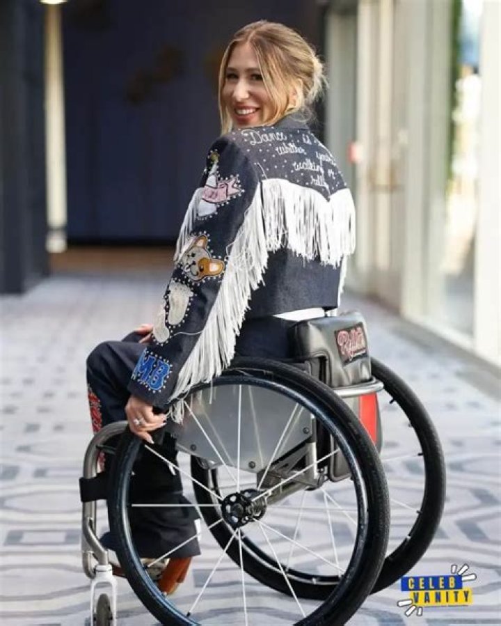 Chelsie Hill - Bio, Age, Wiki, Facts and Family