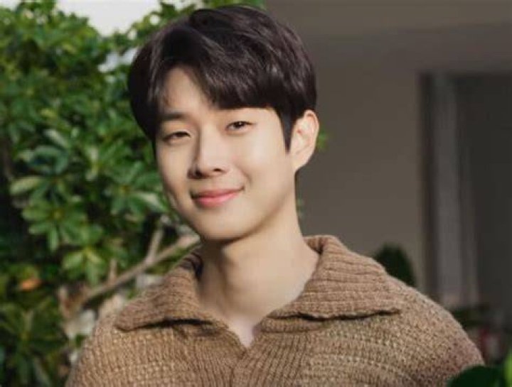 Choi Woo-shik - Bio, Age, height, weight, Wiki, Facts and Family