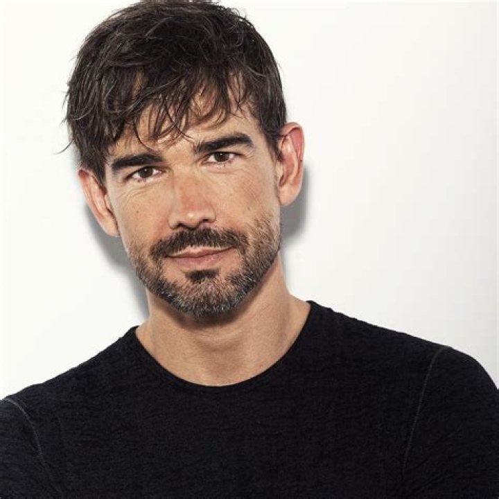 Christopher Gorham - Bio, Age, net worth, height, Wiki, Facts and Family