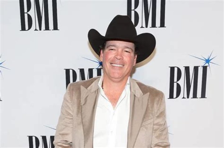 Clay Walker - Bio, Age, net worth, height, Wiki, Facts and Family