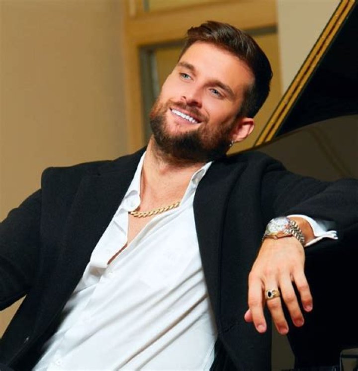 Clovis Nienow : Age, Birthday, Wiki, Bio and Family, Net ...