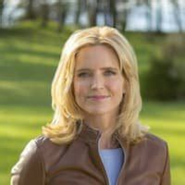 Courtney Thorne-Smith - Bio, Age, Wiki, Facts and Family
