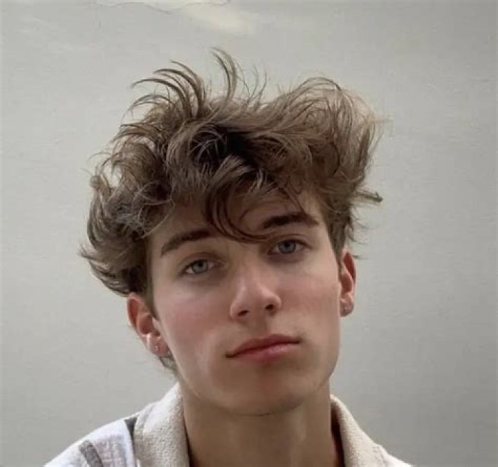 Dakota Lewis - Bio, Age, Wiki, Facts and Family