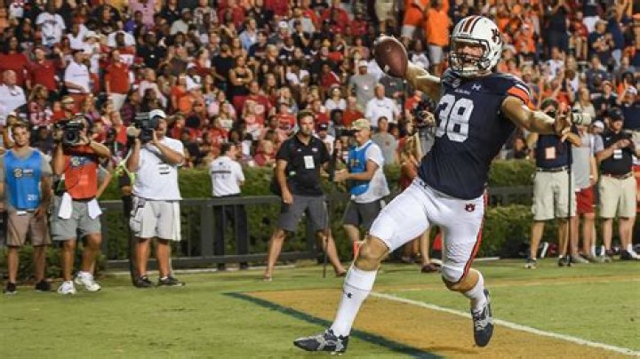 Daniel Carlson: Football Player Detailed Bio, Age, Birthday, & Height Insights and more