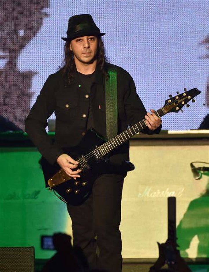 Daron Malakian - Bio, Age, net worth, height, Wiki, Facts and Family