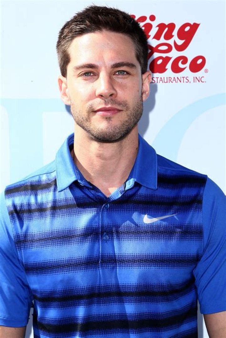 Dean Geyer - Bio, Age, net worth, height, Wiki, Facts and Family