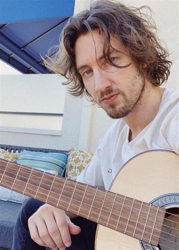 Dean Lewis - Bio, Age, weight, height, Wiki, Facts and Family