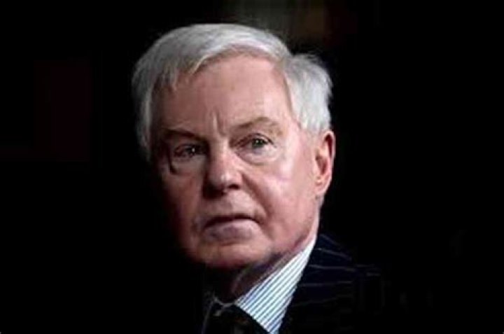 Derek Jacobi - Bio, Age, net worth, height, Wiki, Facts and Family