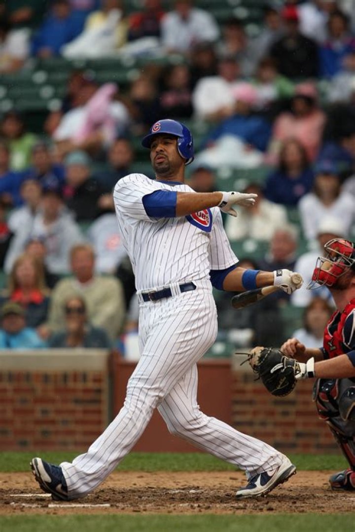 Derrek Lee - Bio, Age, net worth, height, weight, Wiki, Facts and Family
