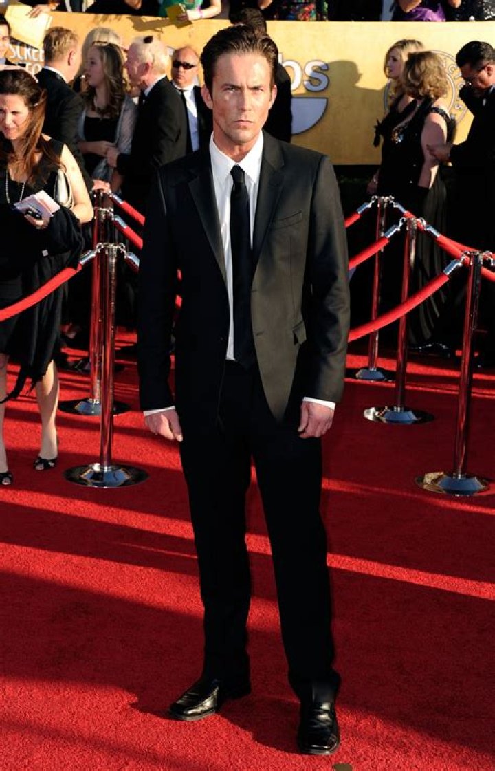 Desmond Harrington - Bio, Age, net worth, height, Wiki, Facts and Family