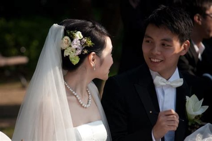 Dickson Poon (businessexecutive) - Wikipedia, Age, Net Worth, Biography , Spotify, TikTok, Facebook, Facts and Family