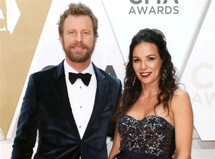 Dierks Bentley - Bio, Age, net worth, weight, height, Wiki, Facts and Family