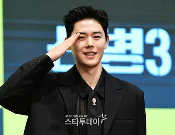Dong-joon Kim: YouTube Star Detailed Bio, Age, Birthday, & Height Insights and more