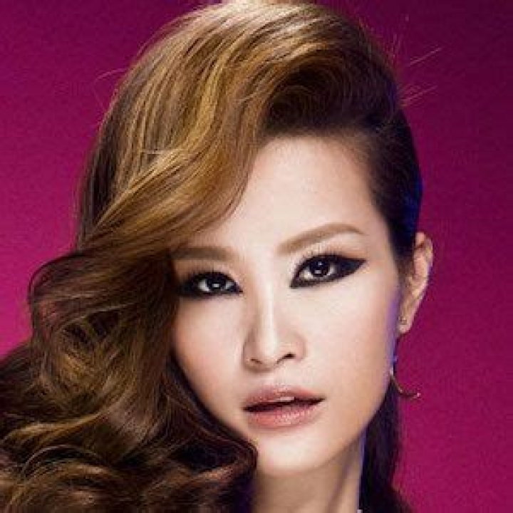 Dong Nhi - Bio, Age, Wiki, Facts and Family