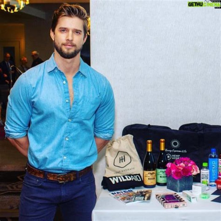 Drew Van Acker - Bio, Age, Wiki, Facts and Family