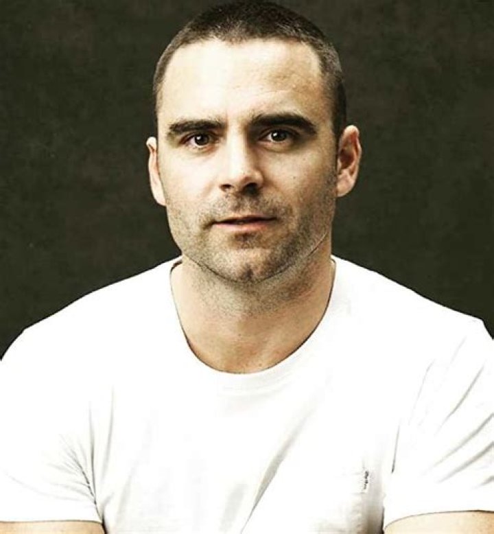 Dustin Clare - Bio, Age, weight, height, Wiki, Facts and Family
