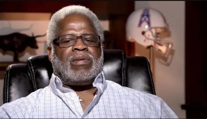 Earl Campbell - Bio, Age, net worth, height, Wiki, Facts and Family