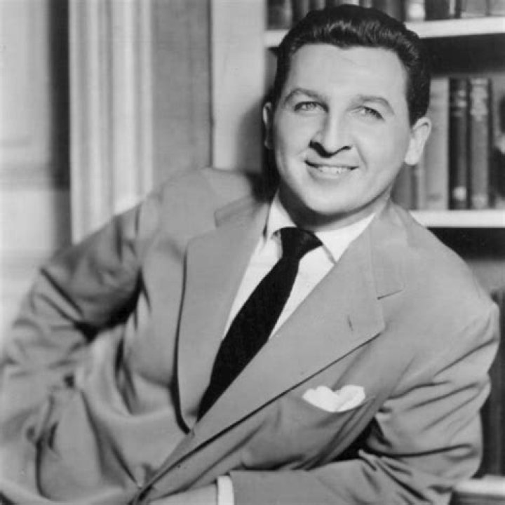 Eddie Bracken - Bio, Age, Wiki, Facts and Family
