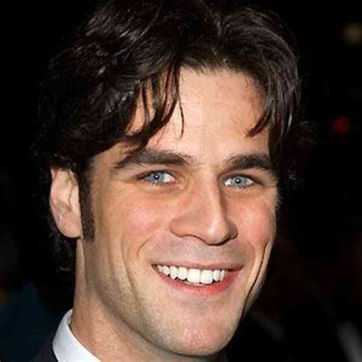 Eddie Cahill - Bio, Age, height, Wiki, Facts and Family